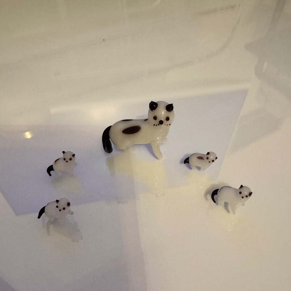 Vintage Miniature Black & White Cat & Kittens Hand Blown Glass Art Figurines